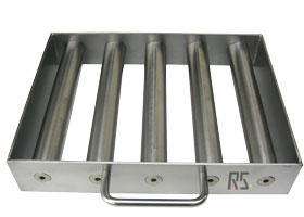 Magnetic grid with closed assembly frame